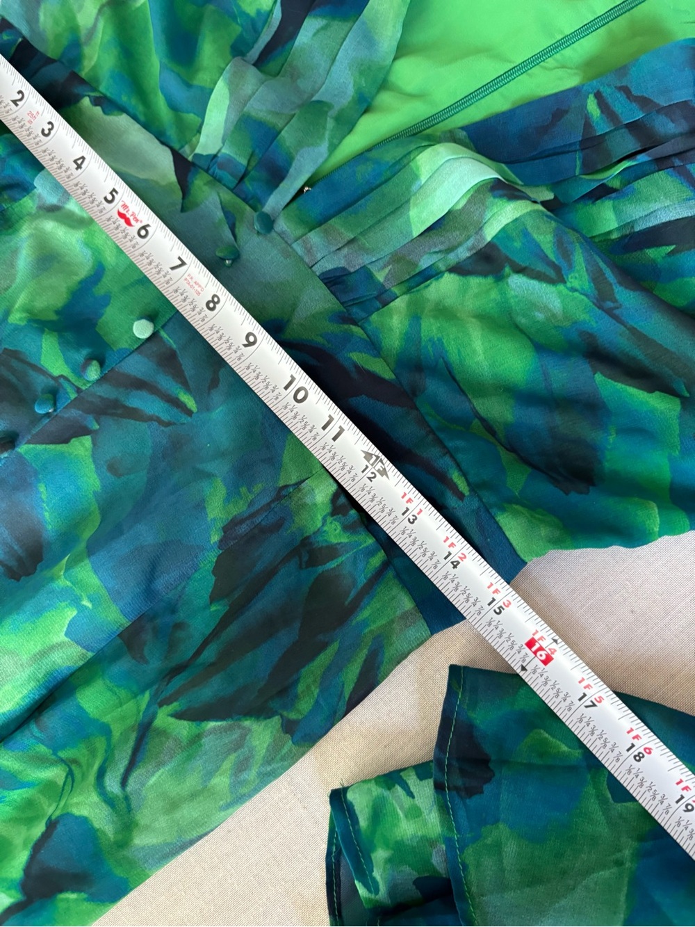 Runaway The Label Sari Green Maxi Dress V Neck Flutter Sleeve Front Slit Size L - Picture 7 of 11
